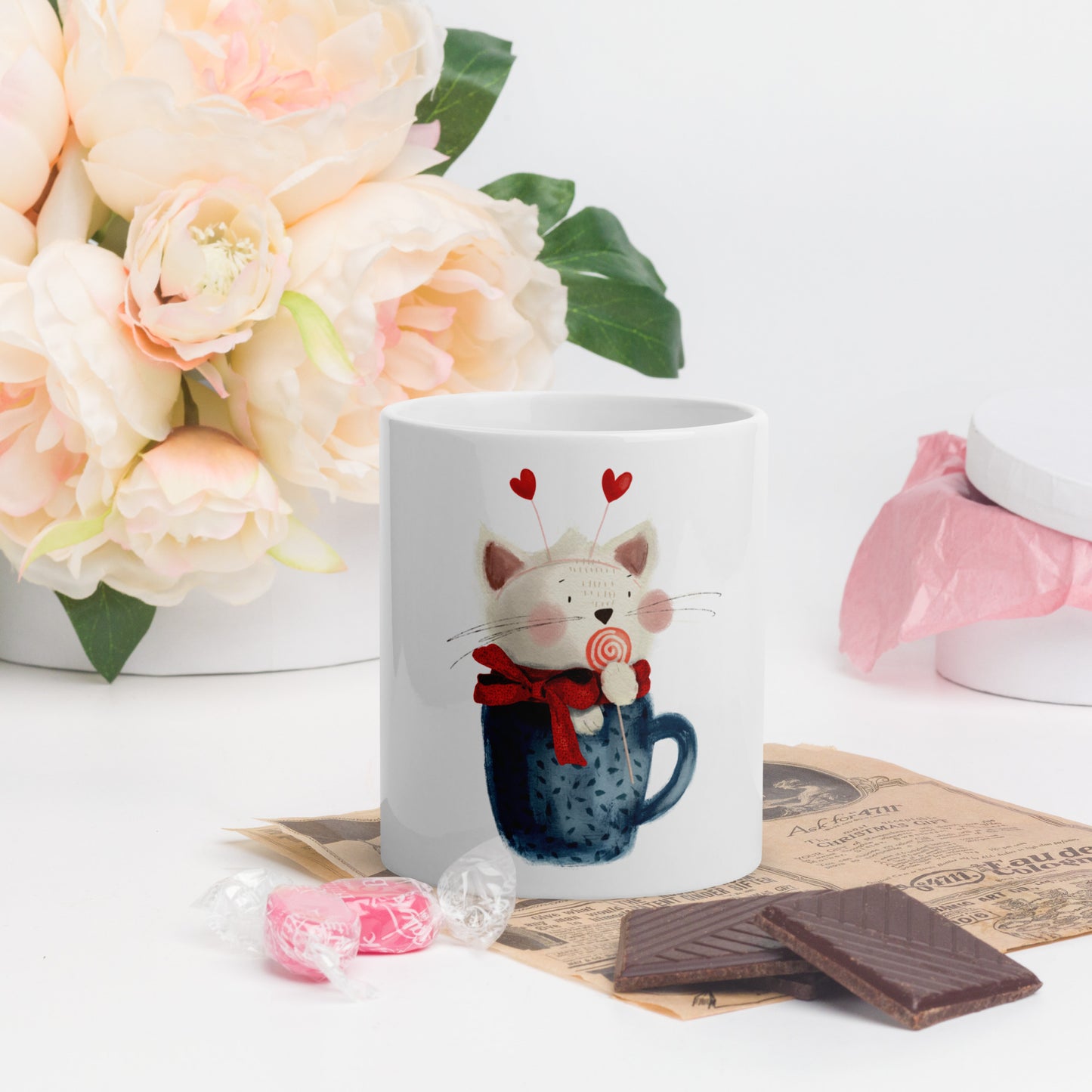 Taza blanca de gato corazón