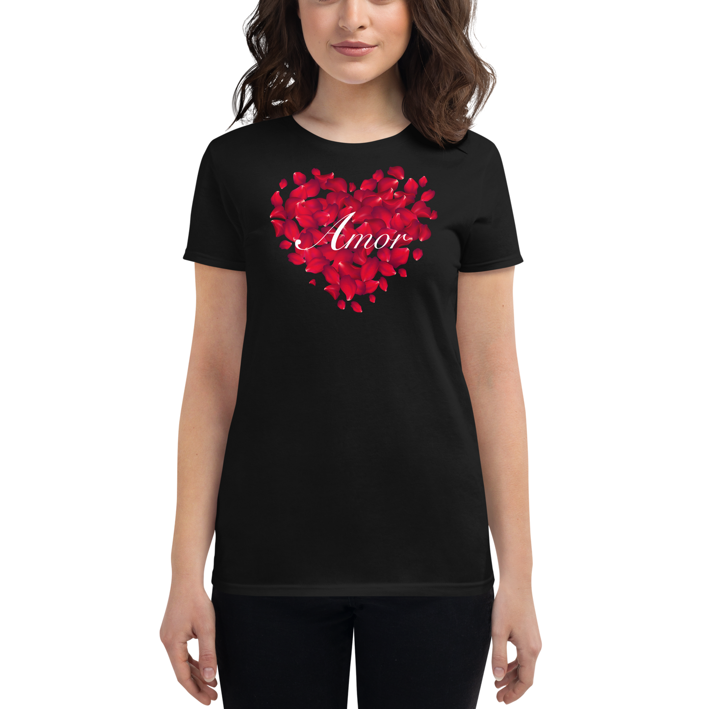 Camiseta Floral Romántica: Corazón de Pétalos de Rosa "Amor"