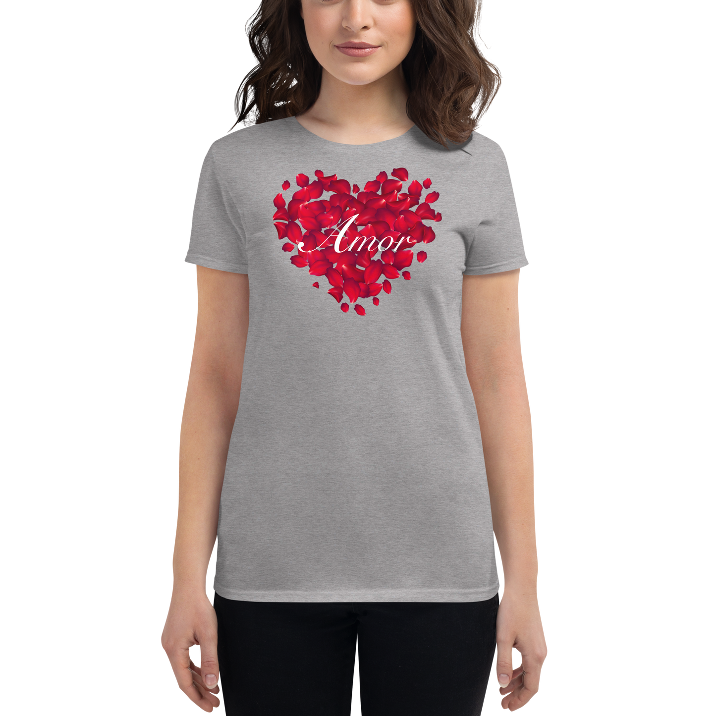 Camiseta Floral Romántica: Corazón de Pétalos de Rosa "Amor"